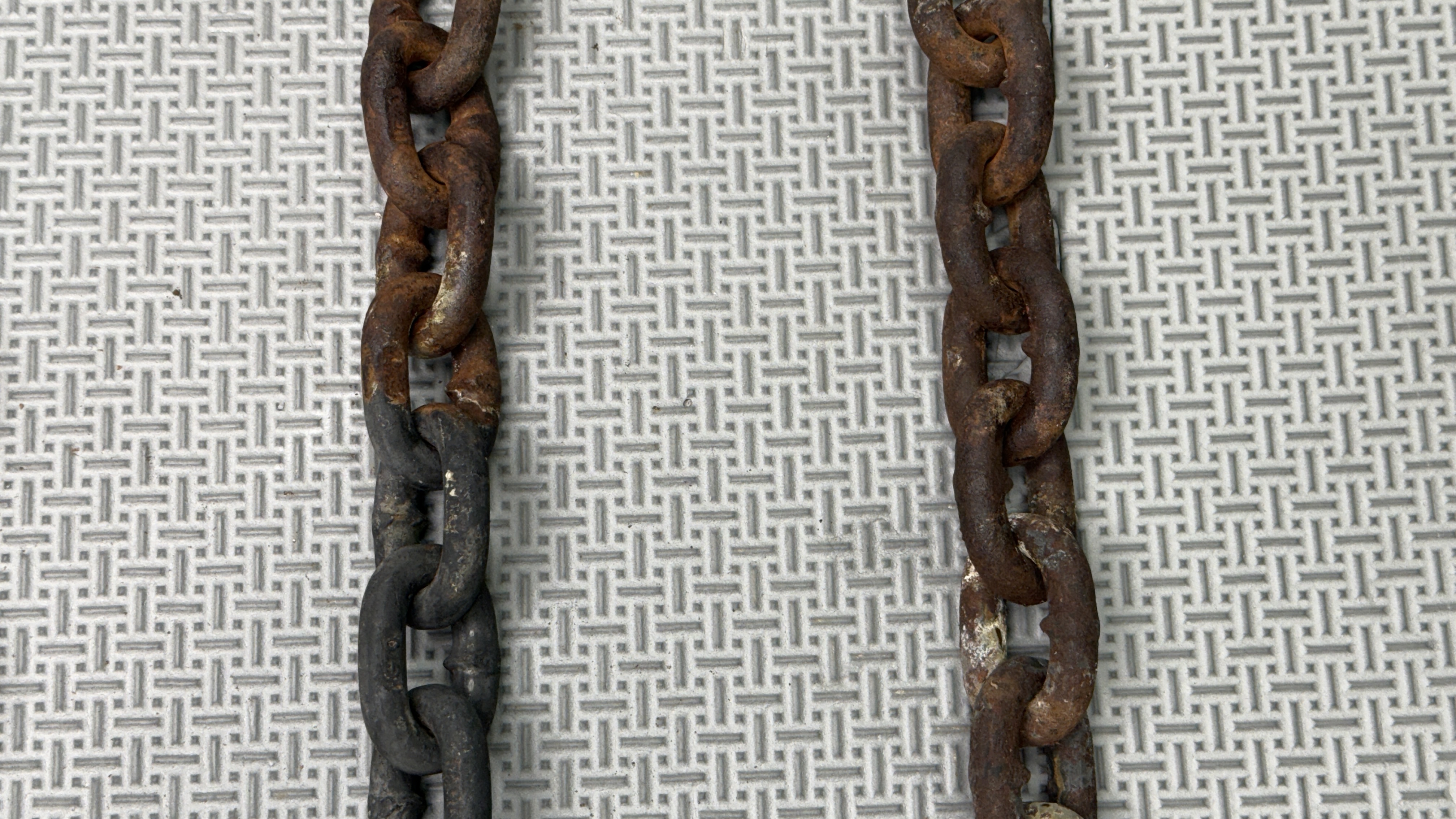 Chains photograph