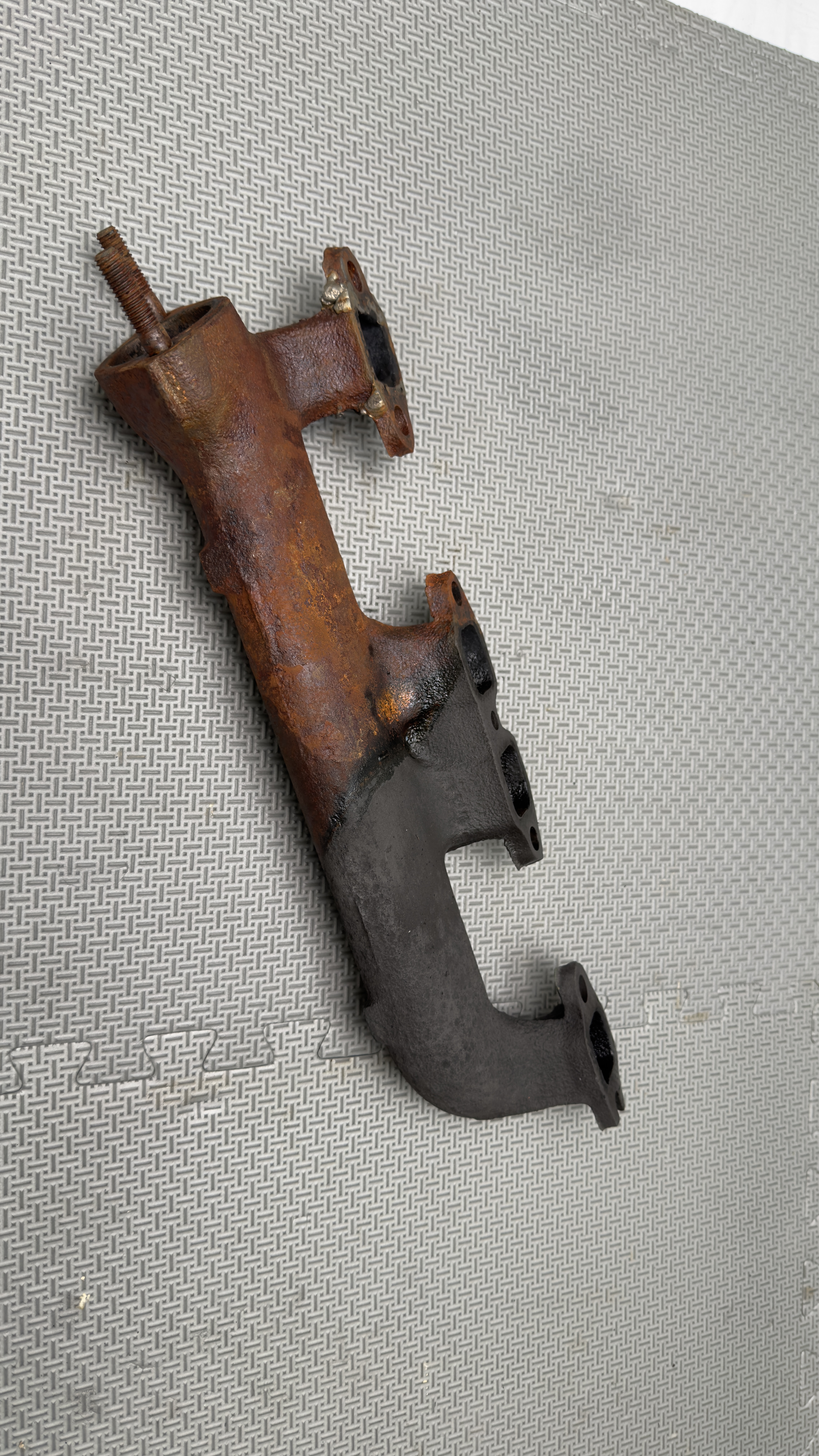Cast-iron manifolds photograph