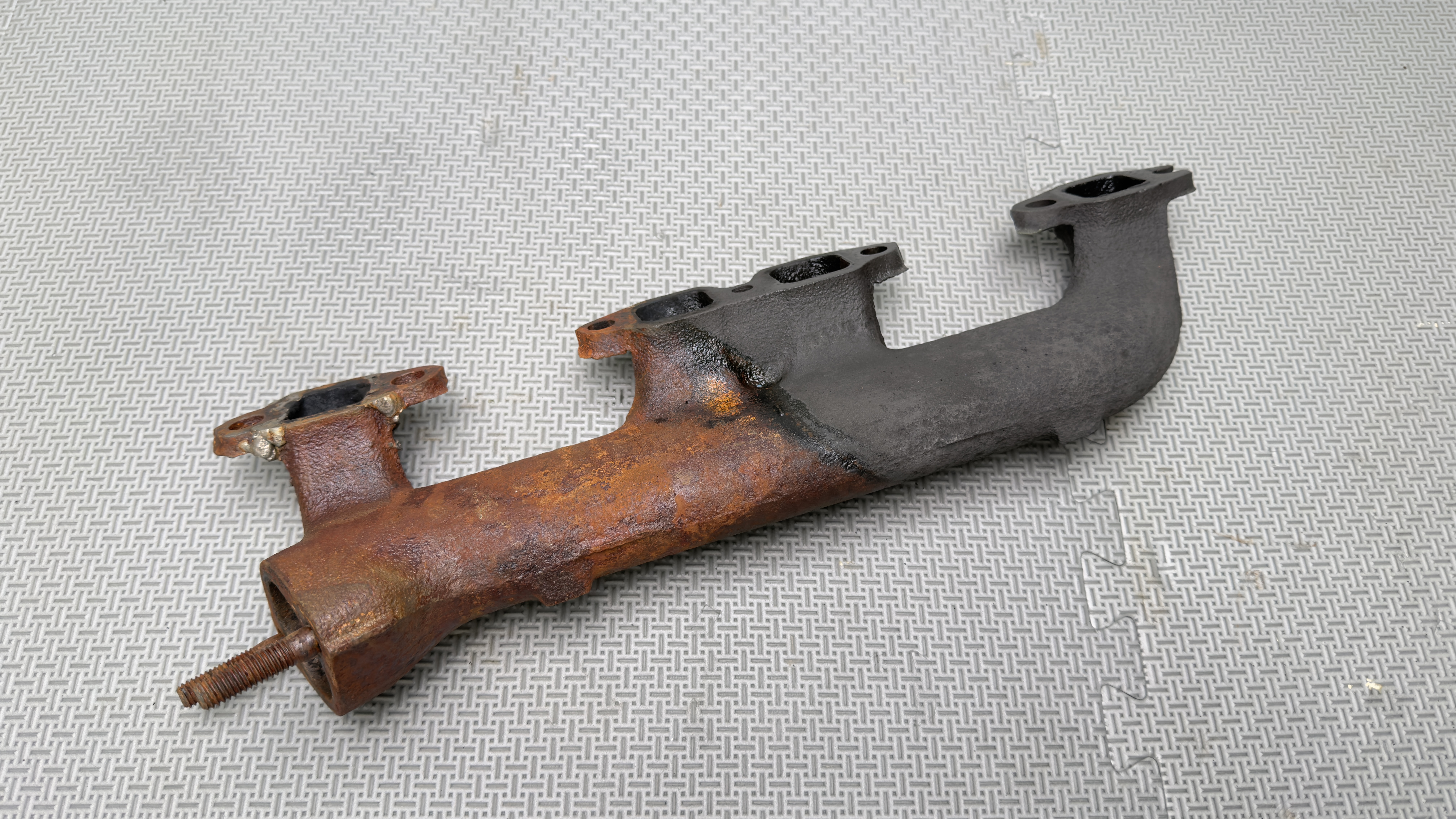 Cast-iron manifolds photograph